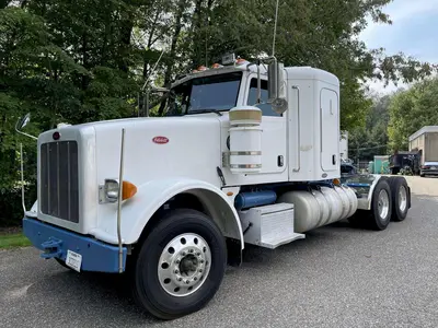 USED 2011 PETERBILT 367