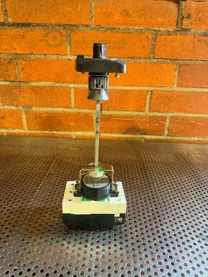Used CUTLER HAMMER GI 125 MOLDED CASE CIRCUIT BREAKER W/ ON/OFF KNOB Electronics & Components California US | Equipment Lab #1455979