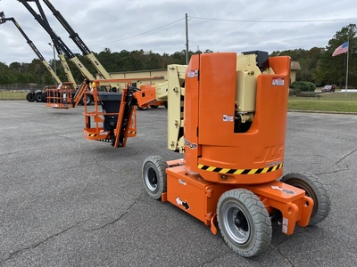 USED 2015 JLG E300AJP