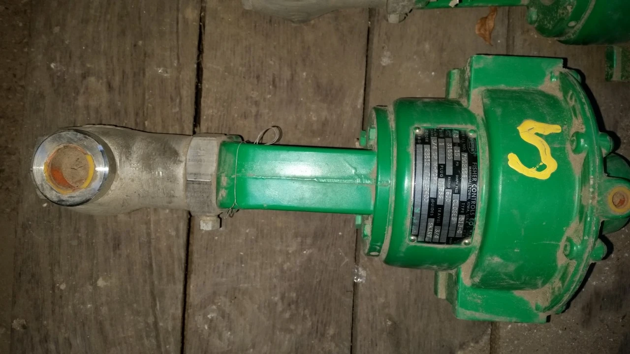 Fisher 1" 600 Class 316 Stainless Threaded Control Valve