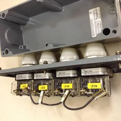 USED ALLEN BRADLEY 800T-4TZM11 SER T