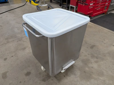 600 Pound SS Dump Buggy with Plastic Lid