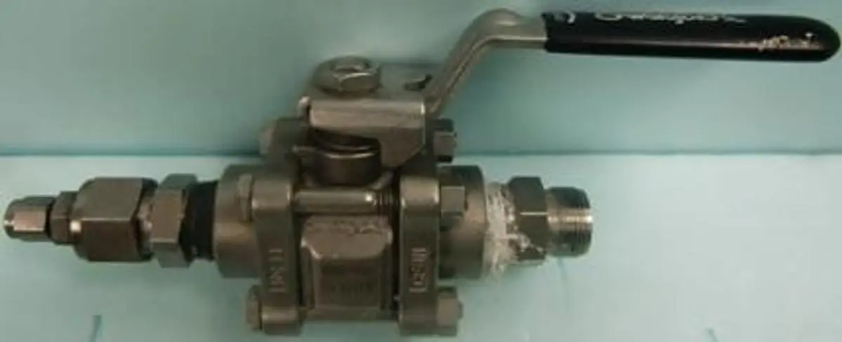 QTY. 1. SWAGELOK BALL VALVE CF3M 838279001 SS-63TF...