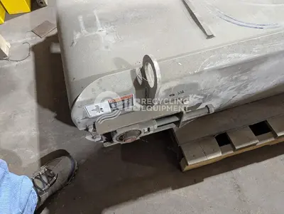 Unknown Manufacturer: Used 32" x 27' Infeed with Crossbelt Magnet