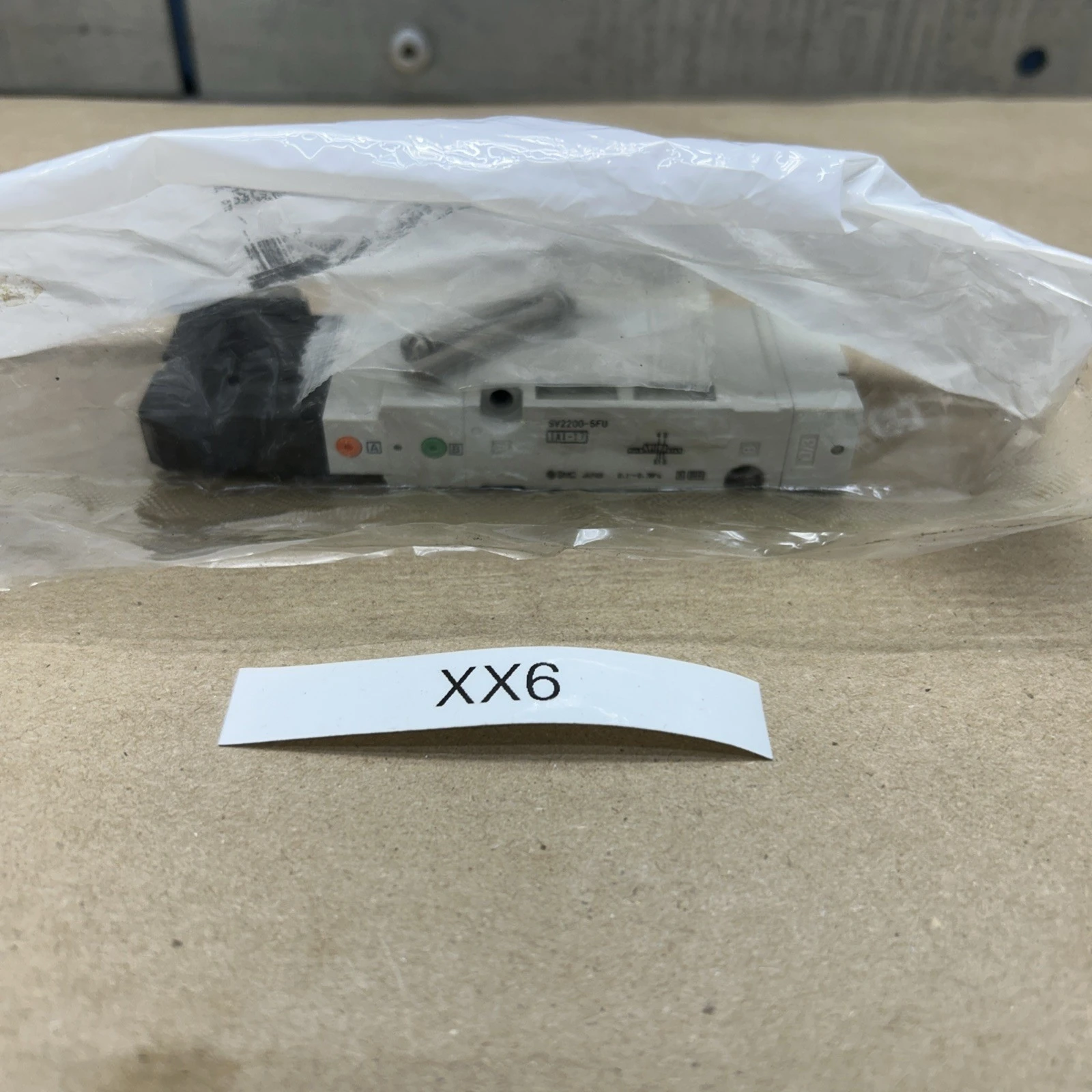 NEW SMC SV2200-5FU Solenoid Valve In Sealed Bag Fast Shipping! + Warranty