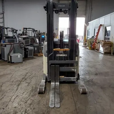 USED 2018 CROWN RR5725-45