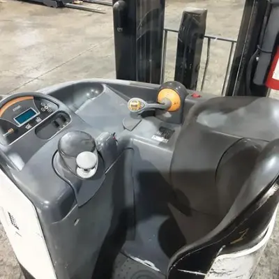 USED 2016 CROWN RR5725-45