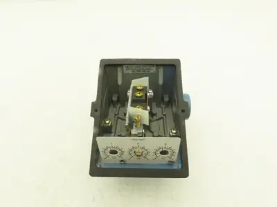 United Electric H400-555 Pressure Switch 0-100 PSI 480VAC 1/4"NPT