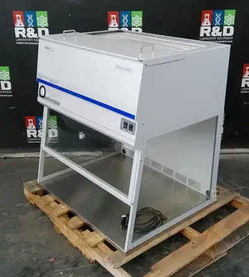 Used _UNKNOWN_ _UNKNOWN_ Laminar Flow Hoods California US | R&D Laboratory Equipment #1302566