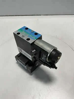 USED VICKERS DG4V-3S-8BL-VM-U-HL7-61-EN490