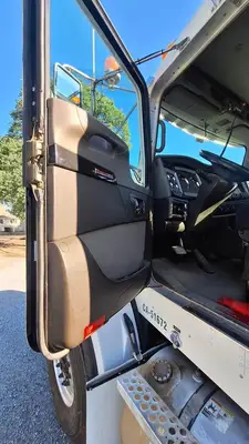 USED 2013 KENWORTH T800
