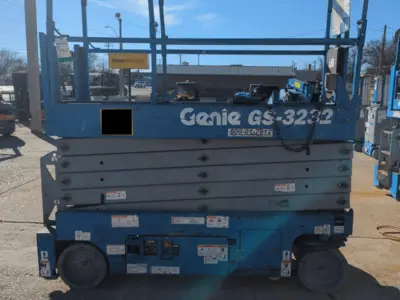 USED 2014 GENIE GS-3232