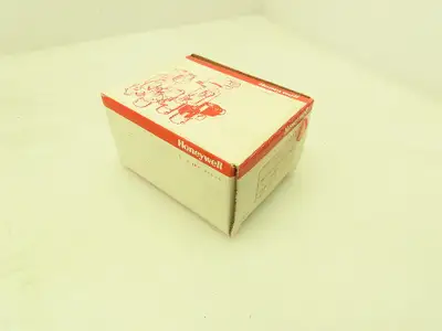 Honeywell Skinner U131K04900885 Solenoid Valve 2-Way NC 28VDC 150 PSI 1/4" NPT