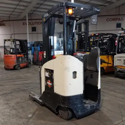 USED 2016 CROWN RR5725-45