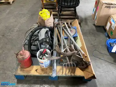 Skid lot of misc. garage items includes: galvanized can, Sanitaire system pro 1400watts, green...