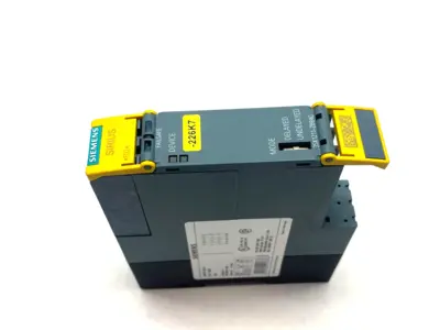 USED SIEMENS SIRIUS SAFETY RELAY, OUTPUT EXP.