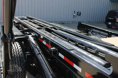 New | in-Stock 2027 PETERBILT 548 Rolloff Trucks Texas US | Roll Off Truck World #1492012