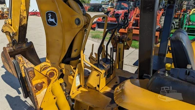 USED 2004 DEERE 110