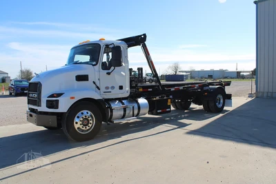 New | in-Stock 2027 MACK MD7 Rolloff Trucks Texas US | Roll Off Truck World #1491884