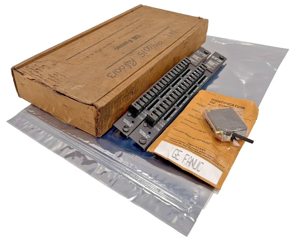 NEW BOX OF 2 GE FANUC IC600 FP929K FACE PLATES IC600FP929K