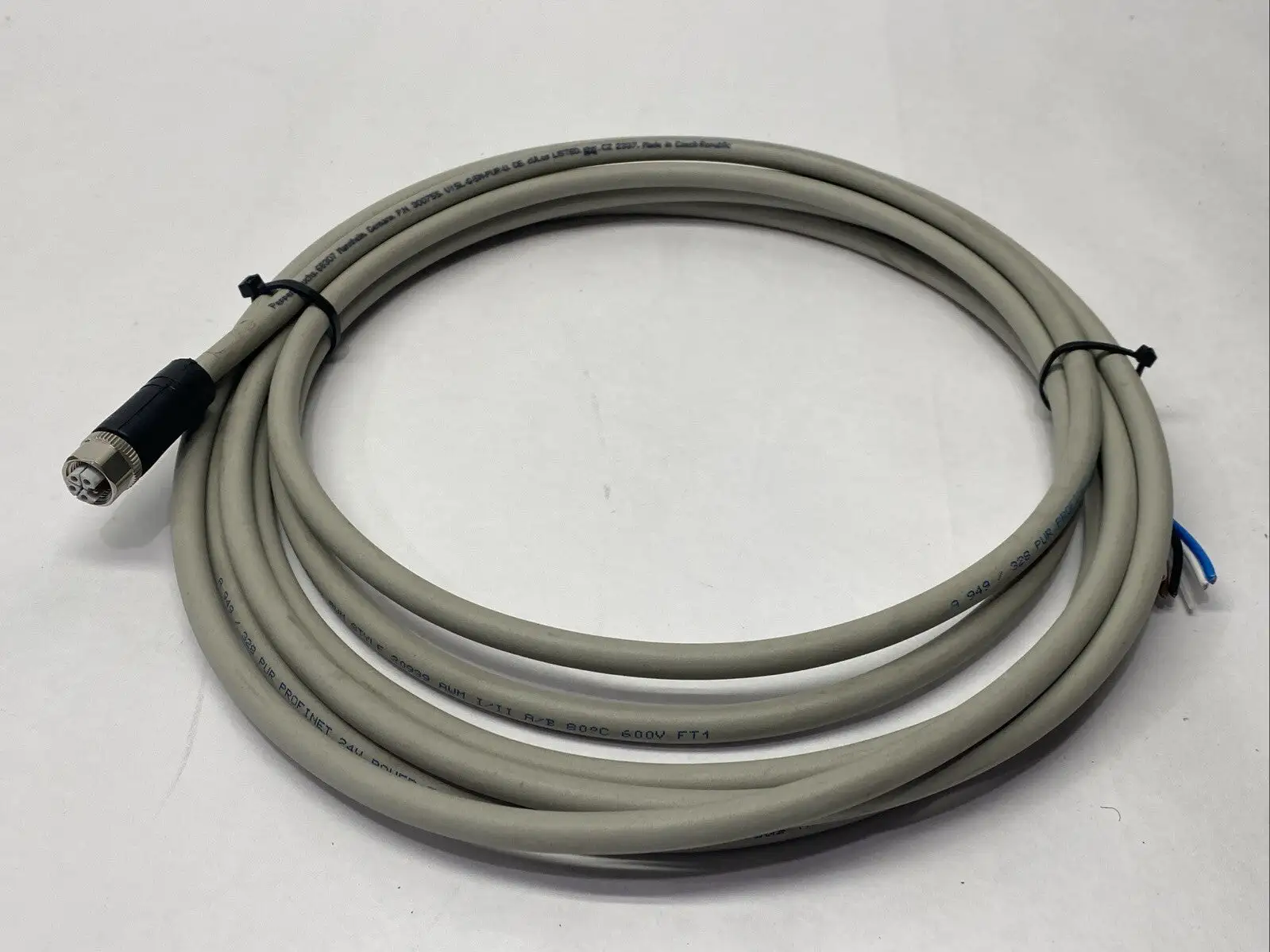 V15L-G-5M-PUR-U, 300755 | Pepperl+Fuchs V15L-G-5M-PUR-U Cordset Female M12 5-Pin 5m 300755 - Used