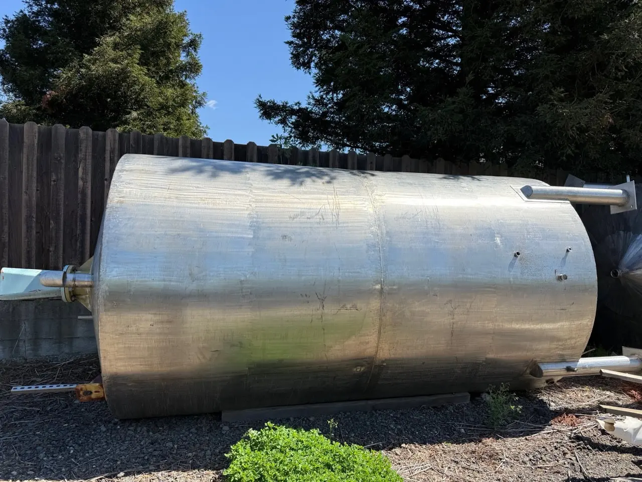 USED 1900 6000 GALLON STAINLESS STEEL TANK