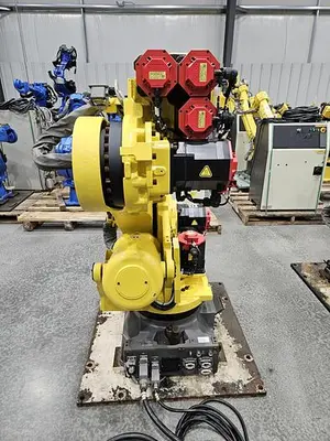 USED 2015 FANUC R-2000IC/210F