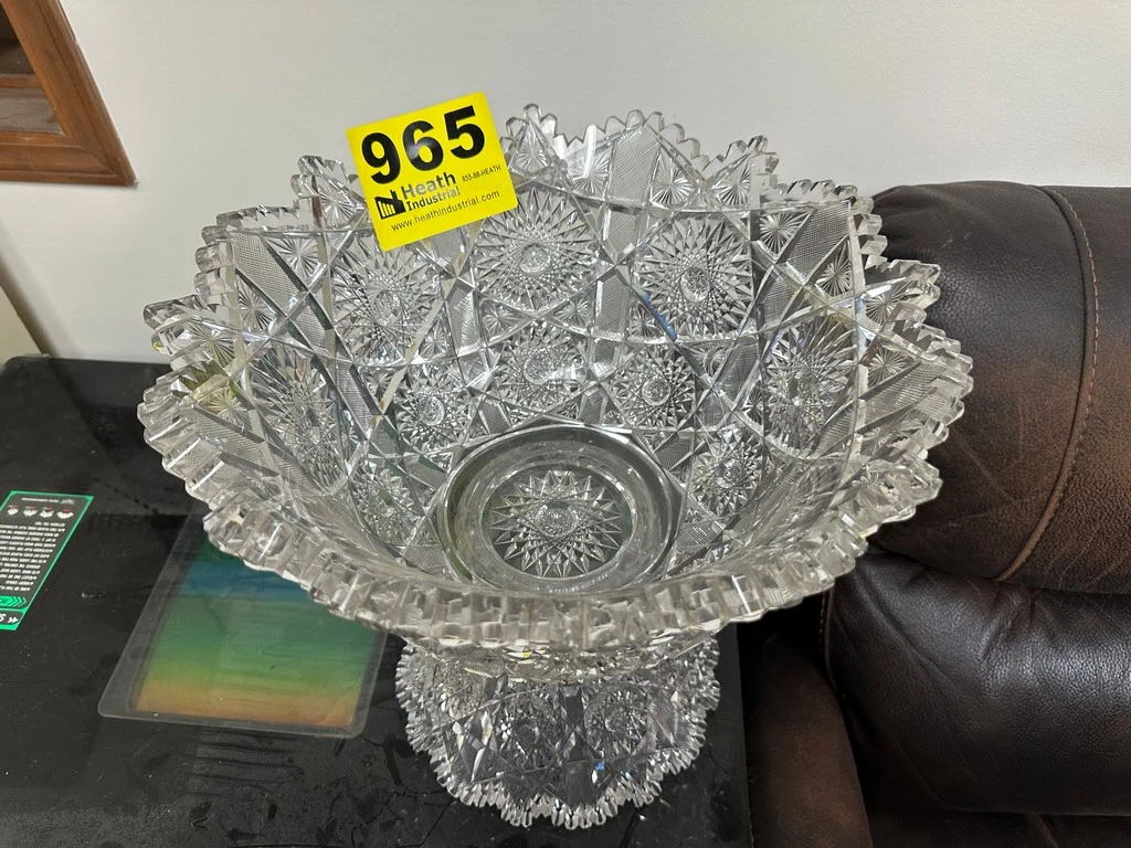 Used _UNKNOWN_ CRYSTAL PUNCH BOWL 16 IN DIAMETER 15 IN TALL Party/Banquet Supplies Illinois US | Heath Industrial Auction Services #1381261