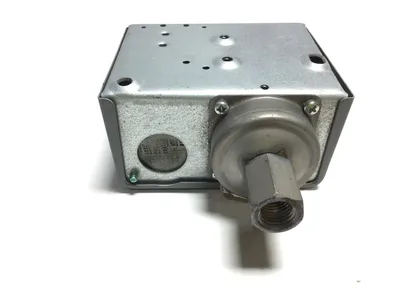 Johnson Controls P70EA-9 Steam Pressure Limit Controls