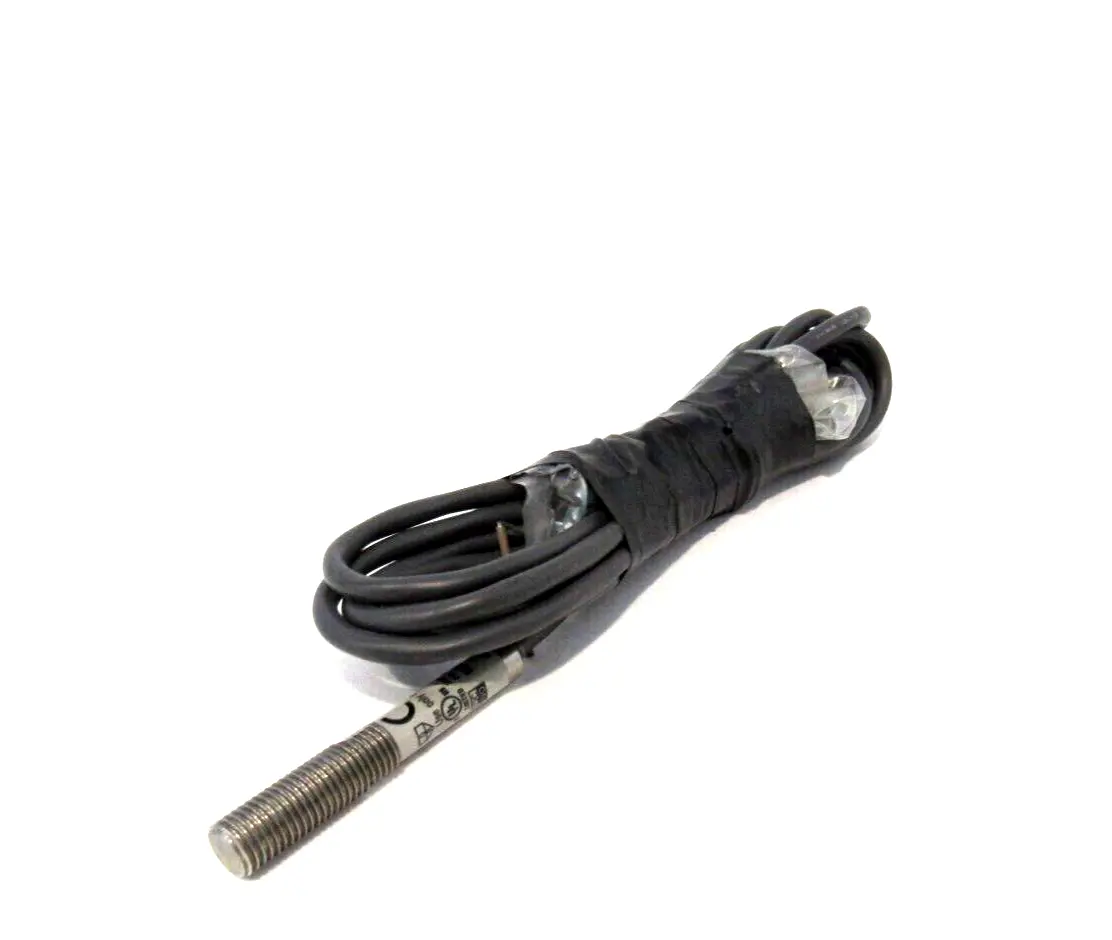 NEW OMRON E2FM-X1R5D1 2M PROXIMITY SENSOR E2FMX1R5D12M