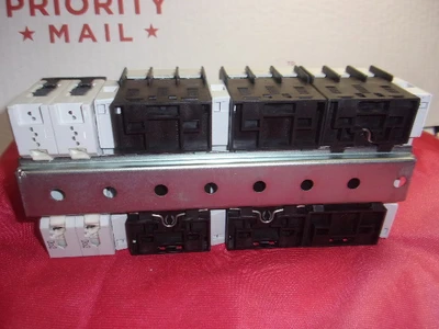 USED SIEMENS 3RV1021-1CA10 + 3RV1021-1EA10+ (3) 3RV1901-1A + 5S