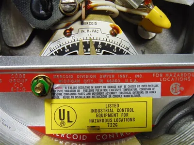 Mercoid Control DAH-31-804-2 Vacuum Pressure Switch New NIB