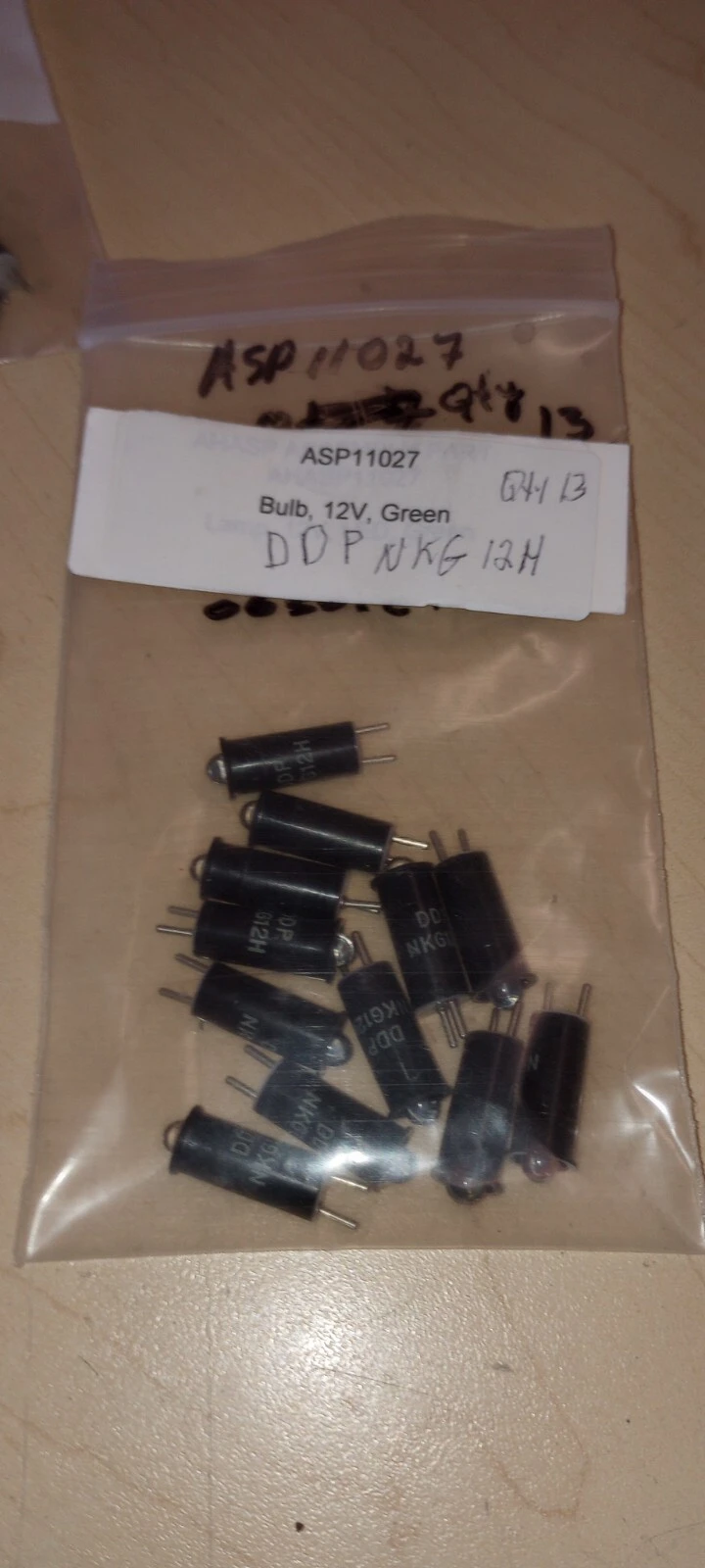 LOT OF  13 GREEN  BULB 12V , 2 LEGS DDP NKG12H