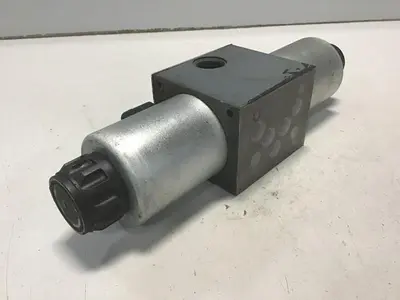 USED MANNESMANN REXROTH 4WE10E6731/CG24N9Z4T08