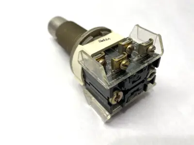 USED ALLEN-BRADLEY HEAVY DUTY KEY OPERATED SELECTOR SWITCH