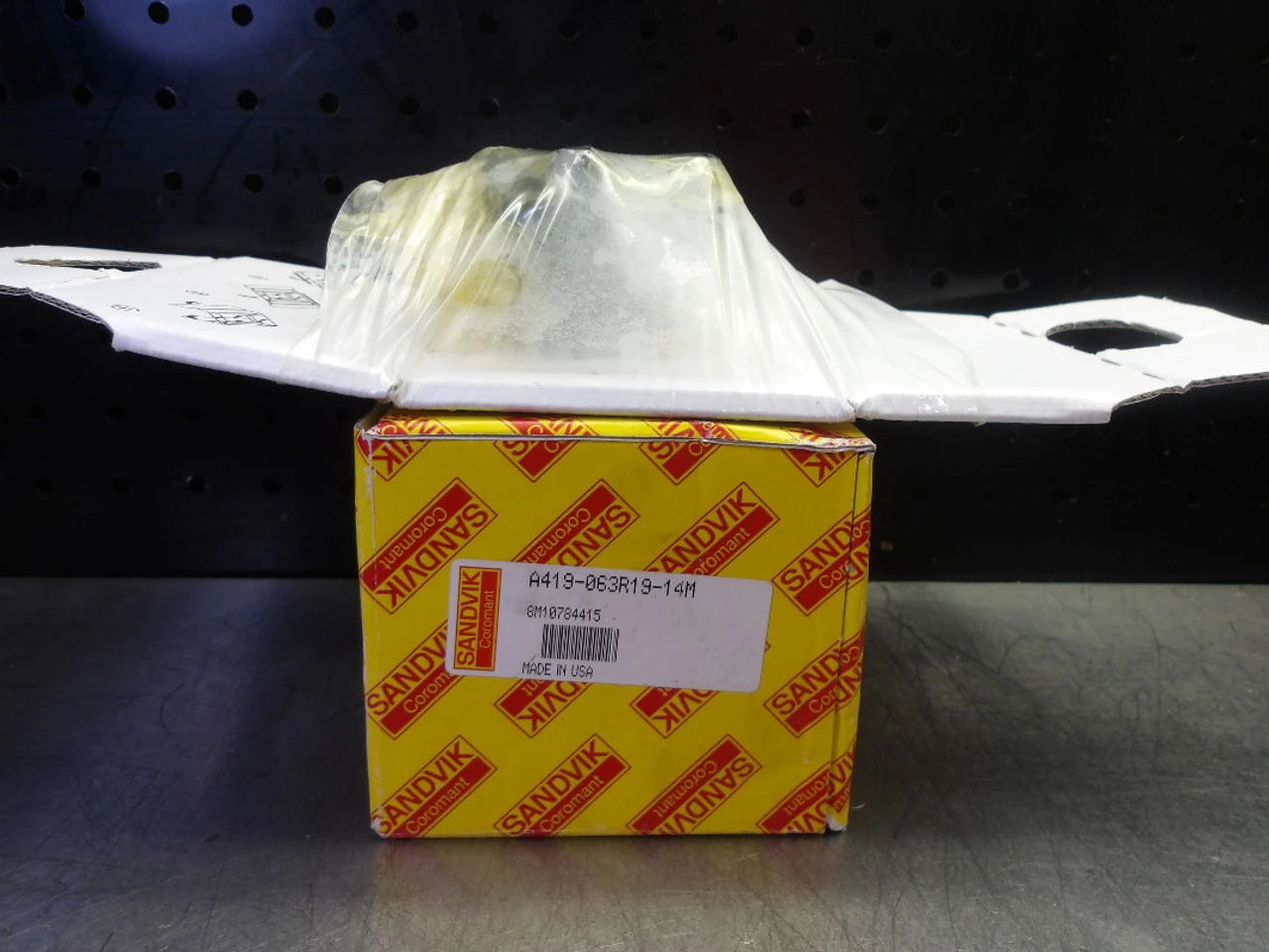 Sandvik 2.5" Coolant  Thru Facemill 3/4" Arbor A419-063R19-14M (LOC2771A)
