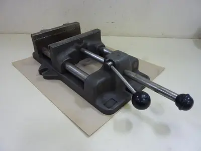 GENERIC Bench Vise CLAMP735 Used