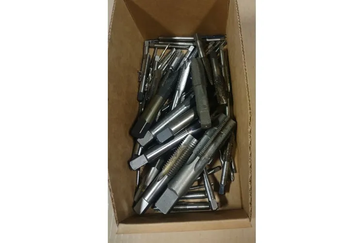 Used _UNKNOWN_ _UNKNOWN_ Taps & Dies Ohio US | Thompson Auctioneers #1547367