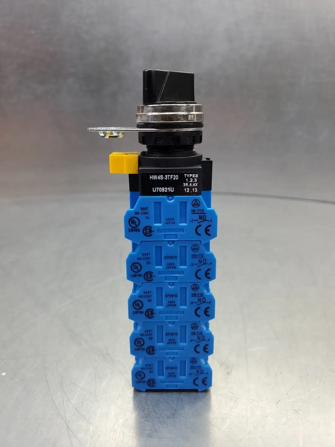 USED IDEC HW4S-3TF20
