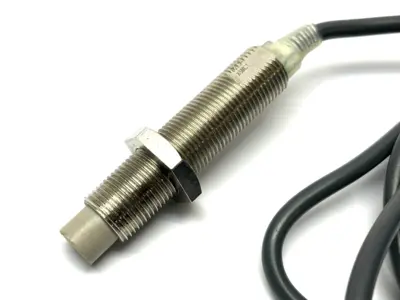 E2E2-X5MC1 | Omron  Proximity Sensor - Used