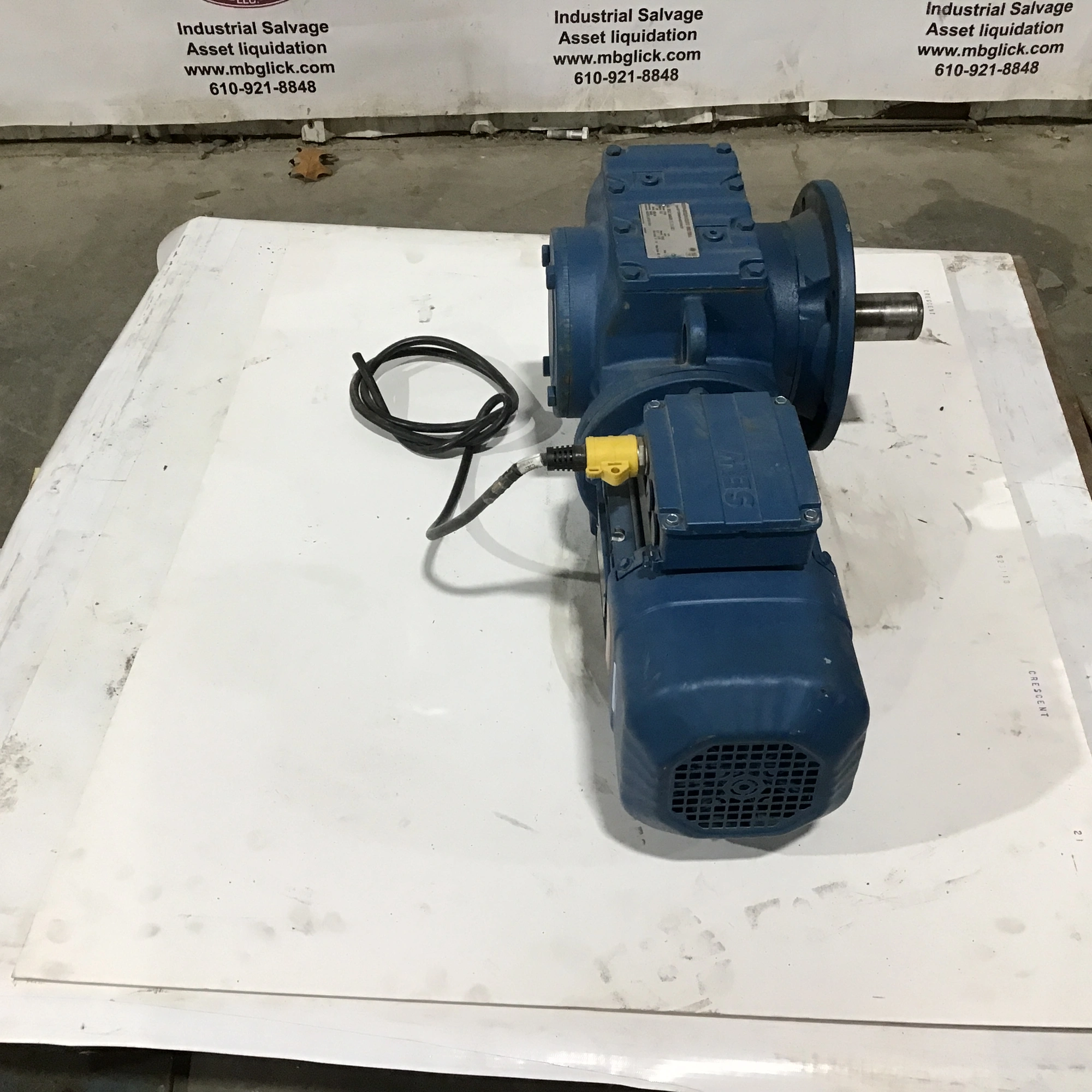 Sew Eurodrive SF77DRE90M4BE2HR/TF Gear Reducer Ratio 189.9:1 Helical gear box