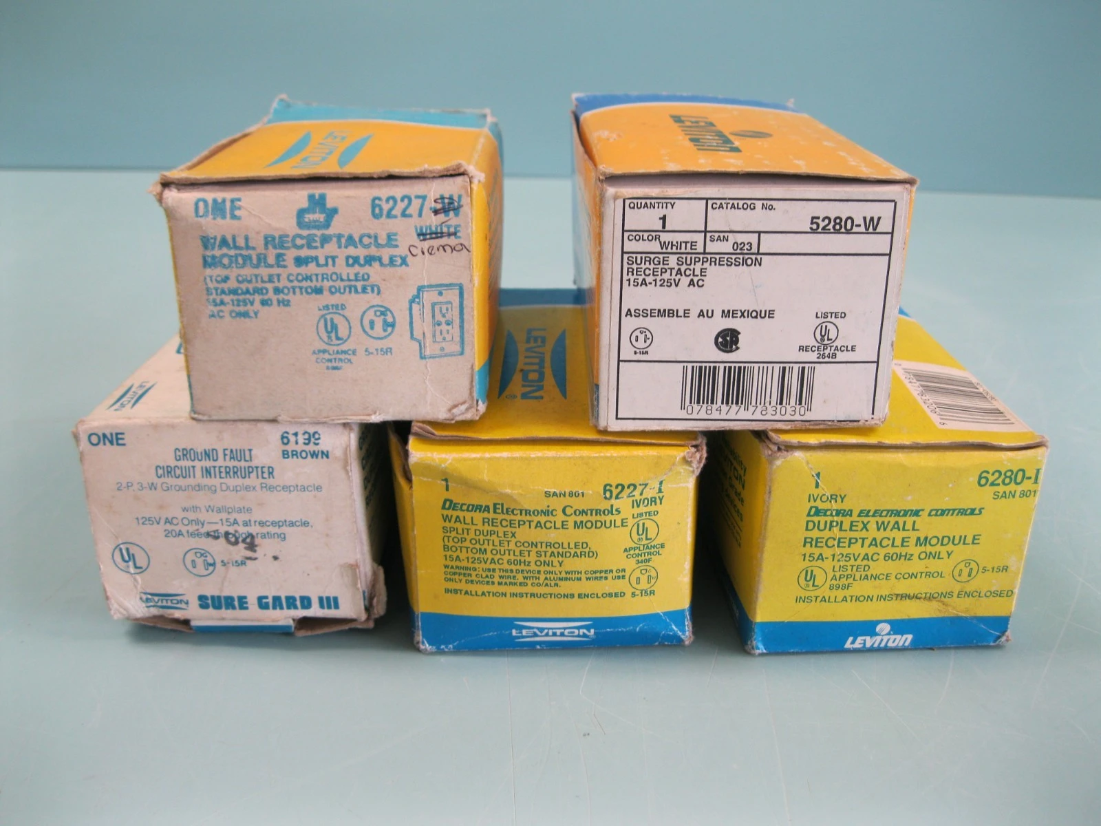 NEW Leviton 7410G