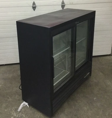 167-0496 True GDM-41SL-48 47" Two Section Self Contained Glass Door Cooler