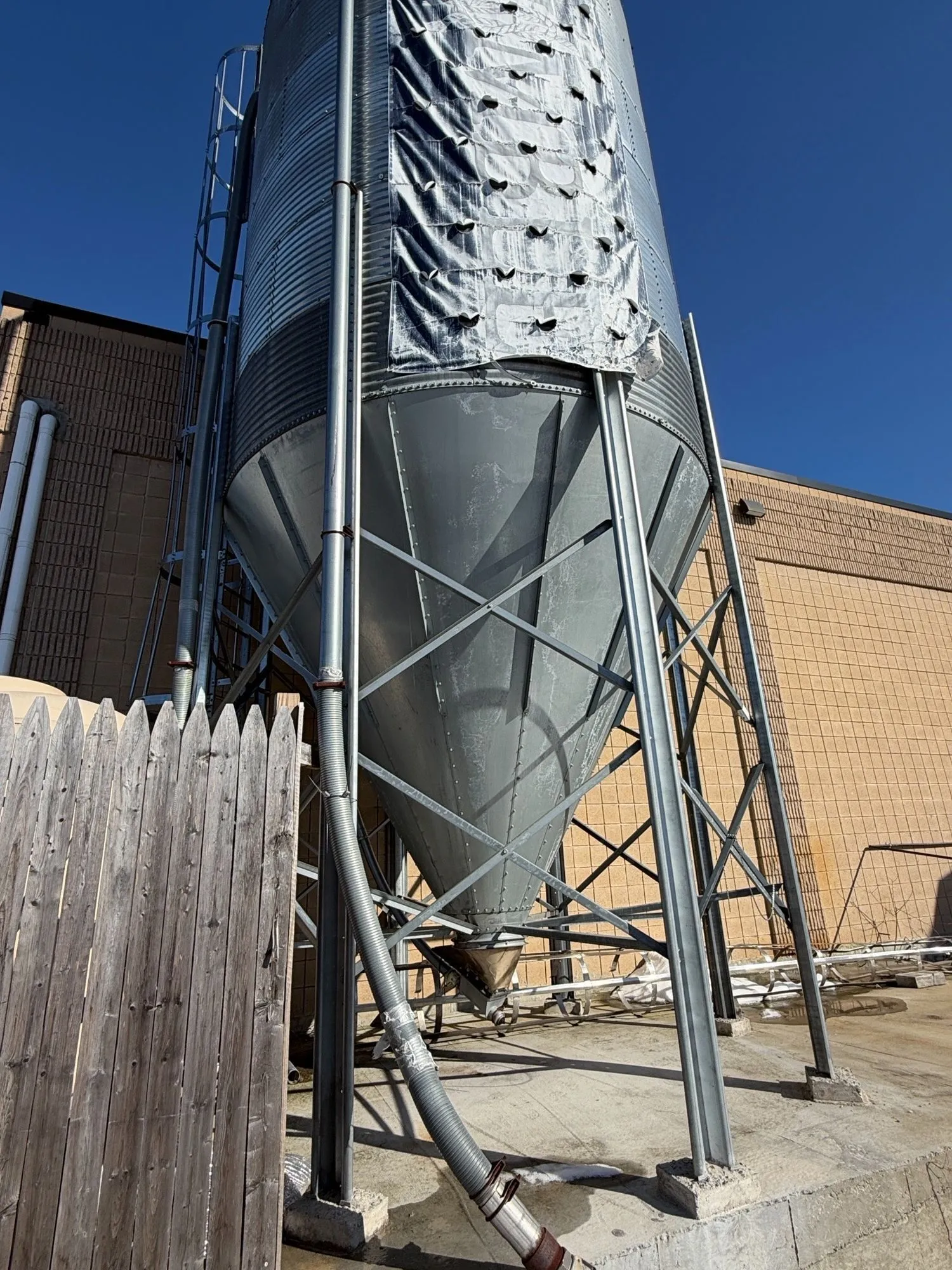 2015 Sioux Steel Co 12' Diameter 6 Row 1842 Bushel Galvanized Silo Hopper