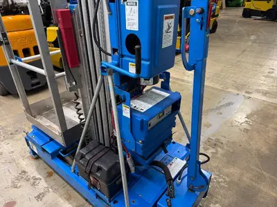 2000 Genie IWP20 Man Lift