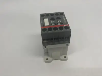 Used ABB 3-Phase Contactor 3-Pole 1SBL123001R8110 CRACKED BOTTOM PLC Contactors Michigan US | Maverick Industrial Sales #1392677