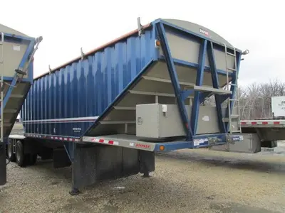 Used 2020 DOEPKER SUPER B GRAIN TRAILERS Grain Hopper Trailers Manitoba CA | Conquest Truck & Auto Sales #1421339