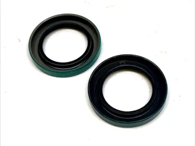 USED CHICAGO RAWHIDE OIL SEAL 1-1/2" SHAFT 2-1/4" BORE 0.313" NITRILE CRW1 LOT OF 2