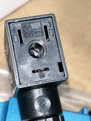 NEW MAC VALVES 811C-PM-111JM-172