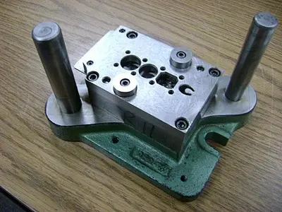 1956-390 Stamping Press Tool and Die Set To Make CR11 Creole Finding